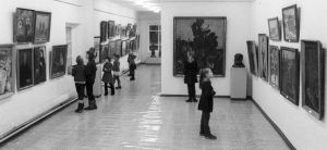 В залах Диксонской народной картинной галереи, 1988 г